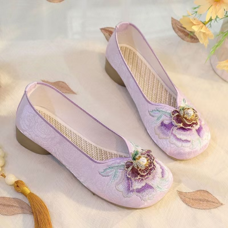 Embroidery Style - Kadın Düşük Topuk İşlemeli Kumaş Ayakkabı