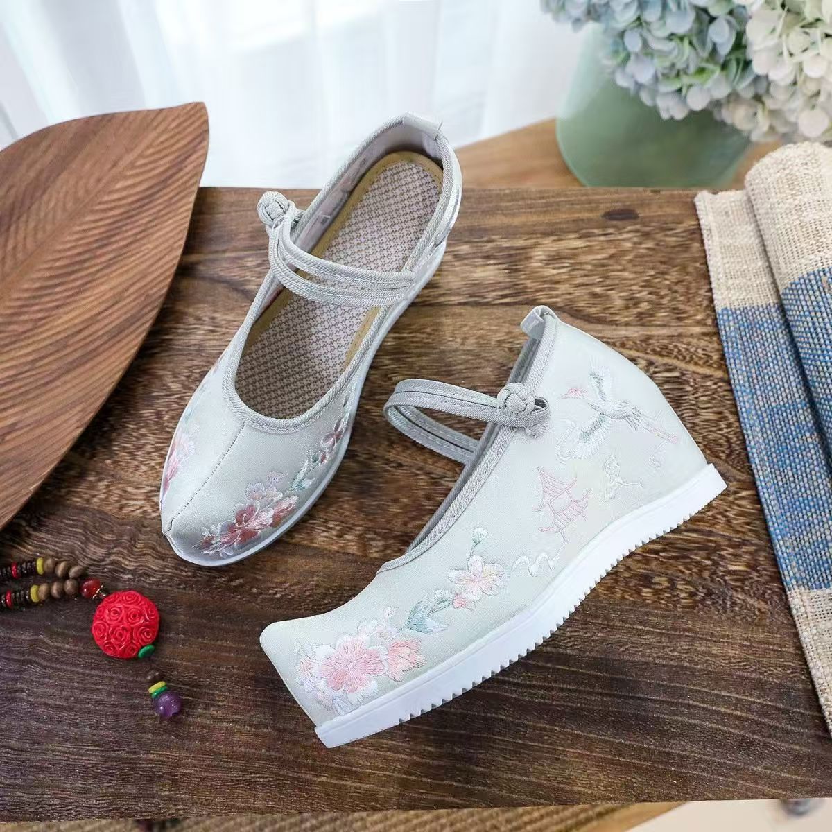 Kadınlar İçin İç İşlemeli Ayak - Embroidery Wedding incelemesi ve fiyatı