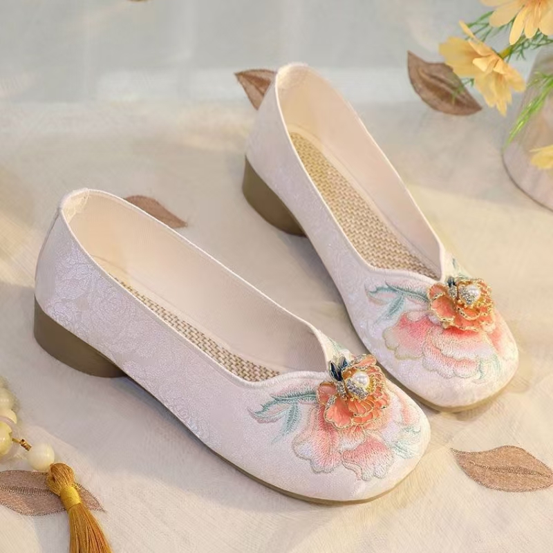 Kadın Düşük Topuk İşlemeli Kum - Embroidery Style incelemesi ve fiyatı
